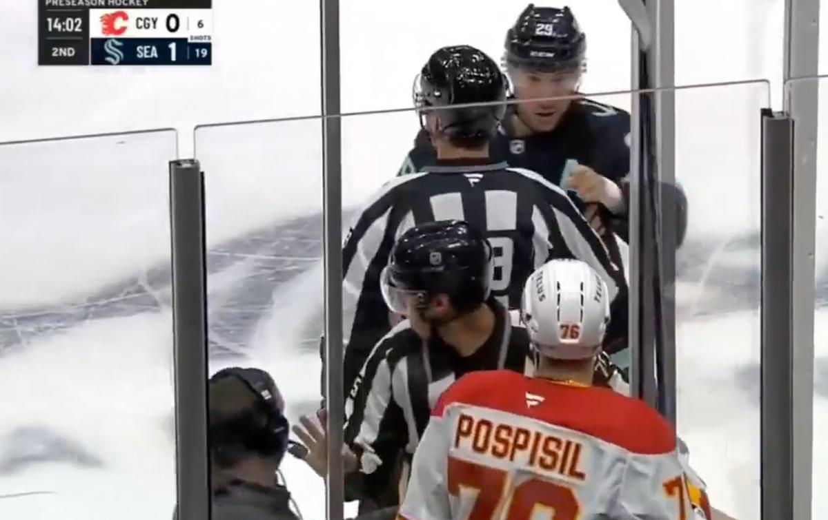 Vince Dunn to Martin Pospisil 