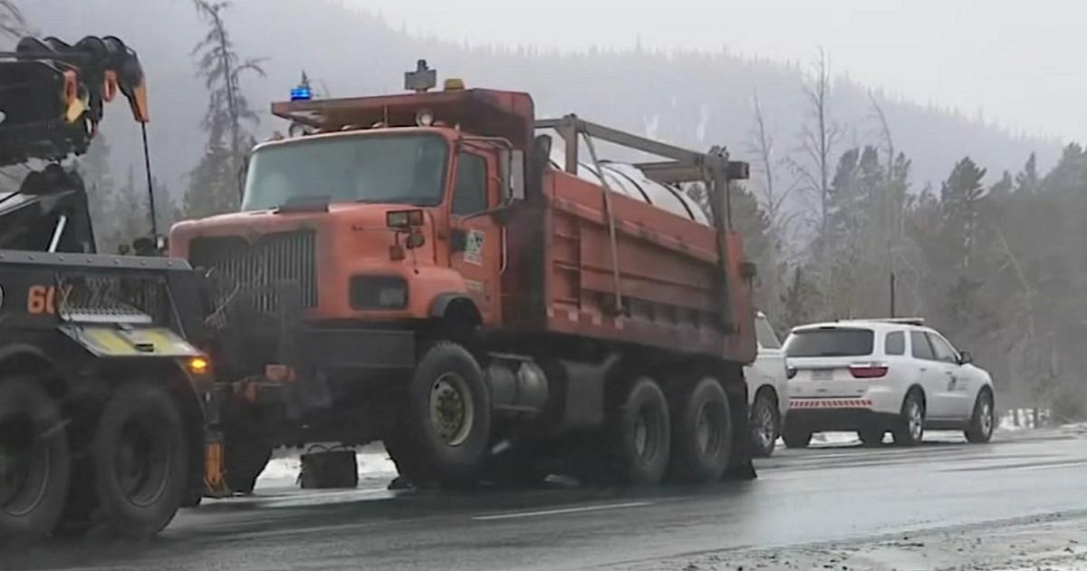 Snowplow-crash-ABC-7