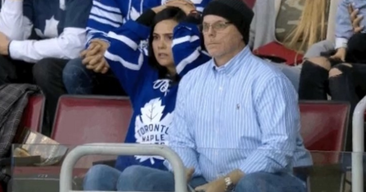 Leafs star Auston Matthews takes an ugly knee-on-knee hit.