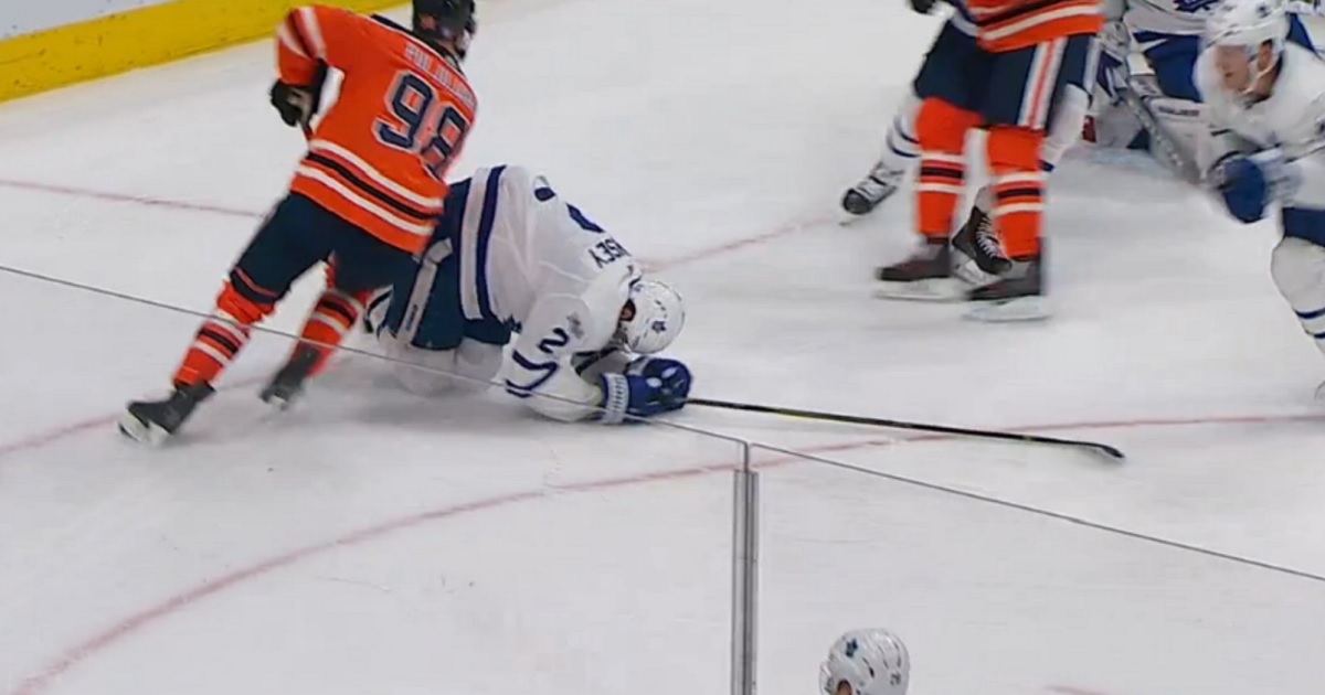 Breaking: Leafs defenseman leaves the game with an injury, has not returned.