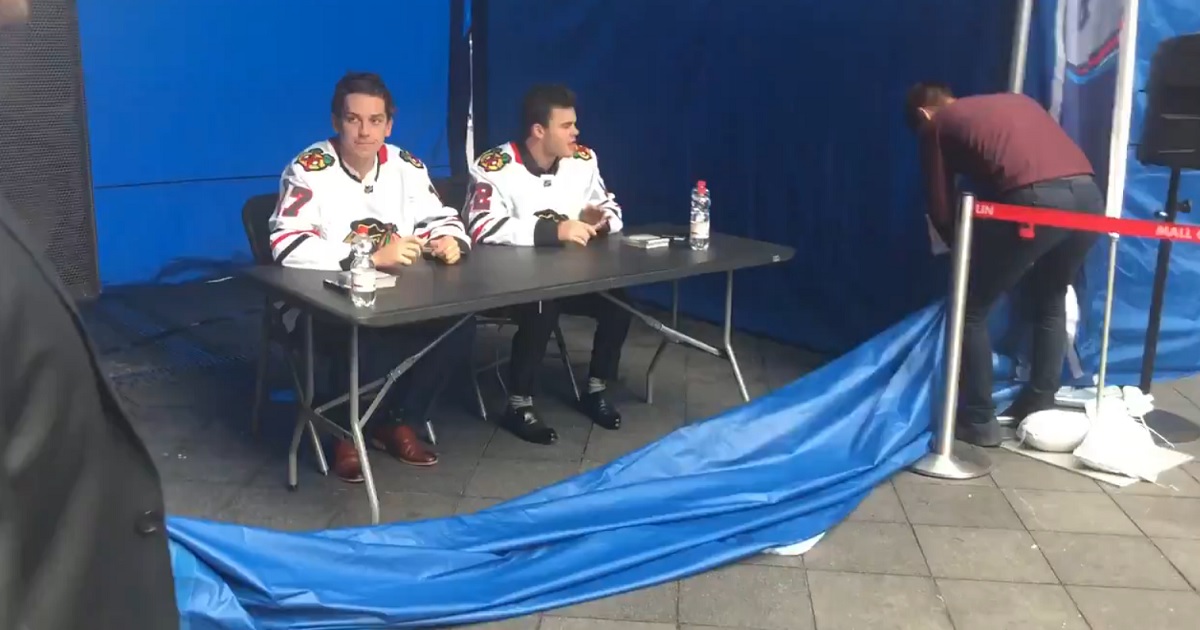 Blackhawks create the most cringeworthy moment of the offseason at the Mall of Berlin.