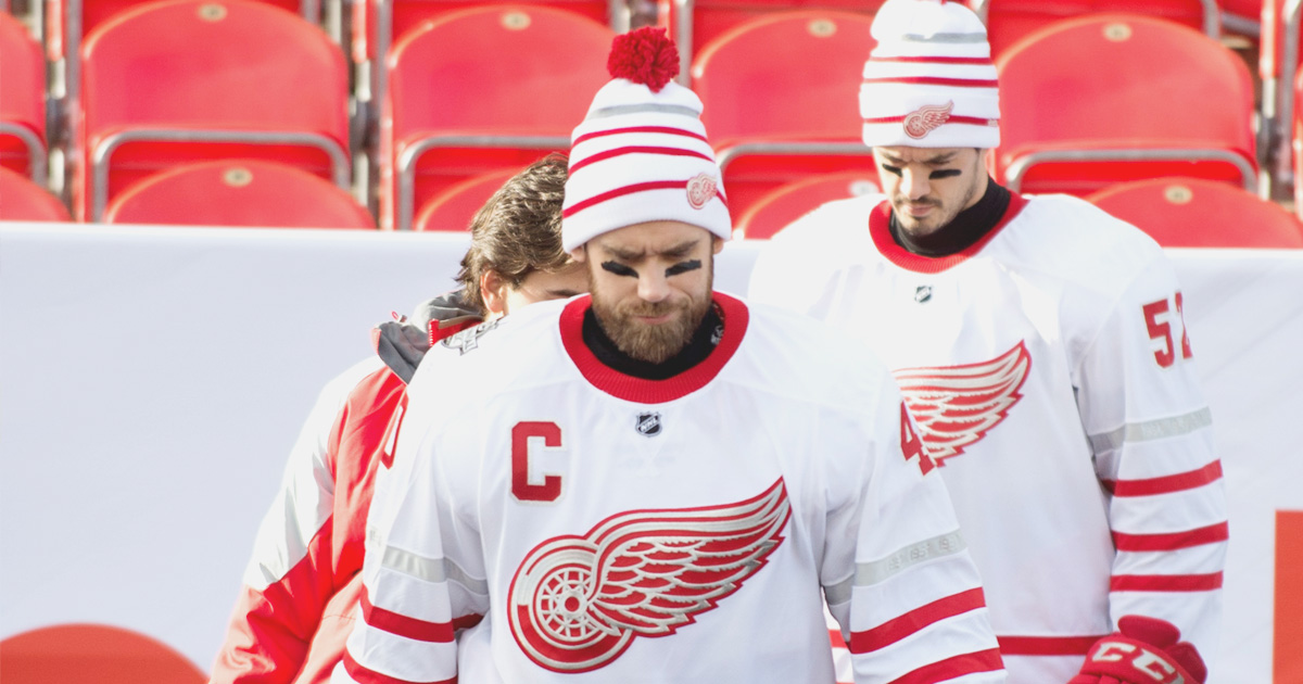 Gotta see it : Captain Zetterberg stood up! 