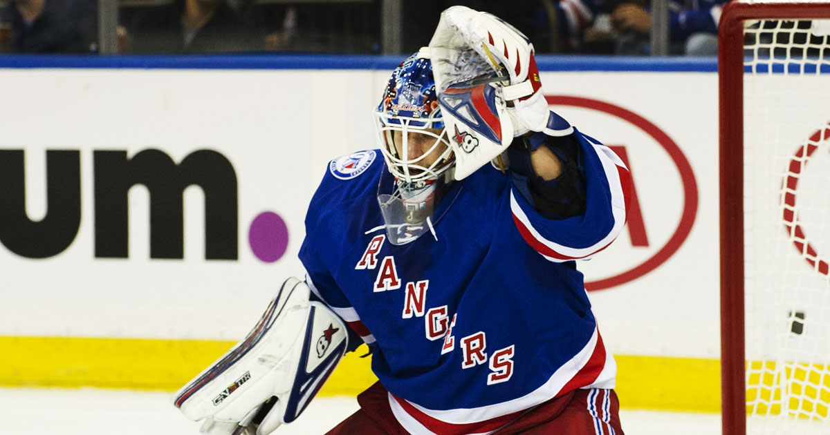 Must See: Anti Raanta robs his former teammates with a save-of-the-year candidate!