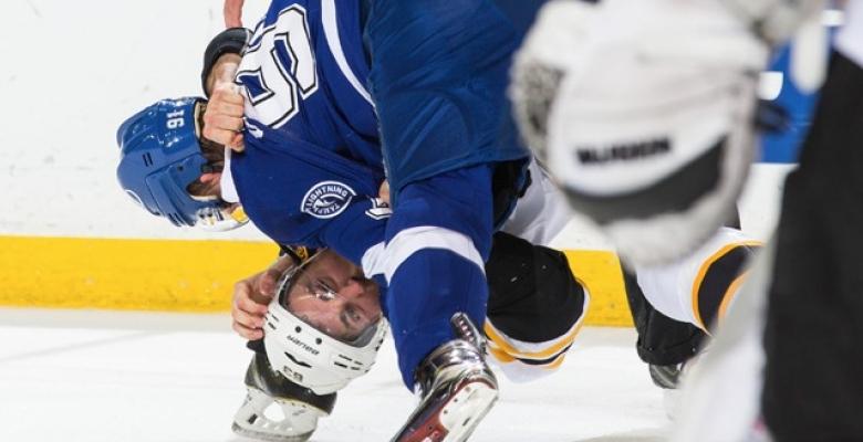 (VIDEO): Lightning star Steven Stamkos drops the gloves with Brad Marchand!