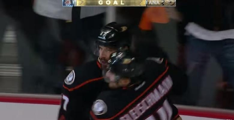 VIDEO: Ducks explode with 2 goals in 32 seconds.