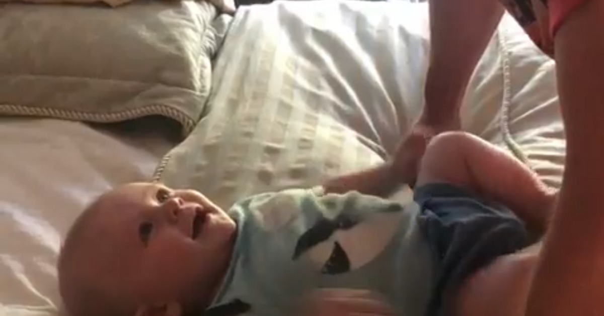 Mike Fisher &amp;amp; Carrie Underwood sing to their child and produce drastically different results. 