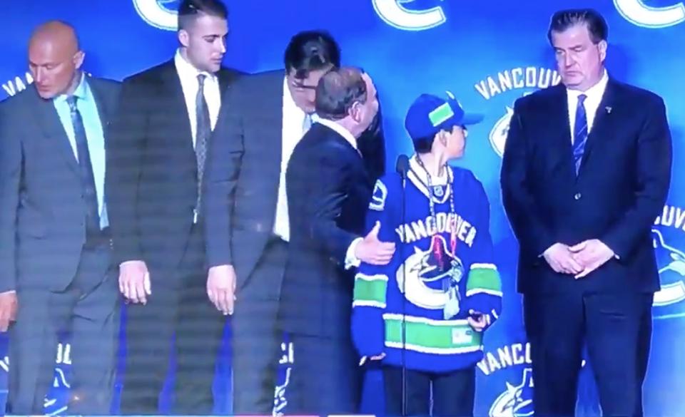 Breaking: Gary Bettman bullies little kid on the draft stage!