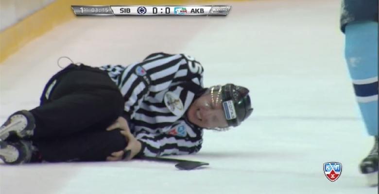 VIDEO: Referee suffers gruesome looking injury in collision.