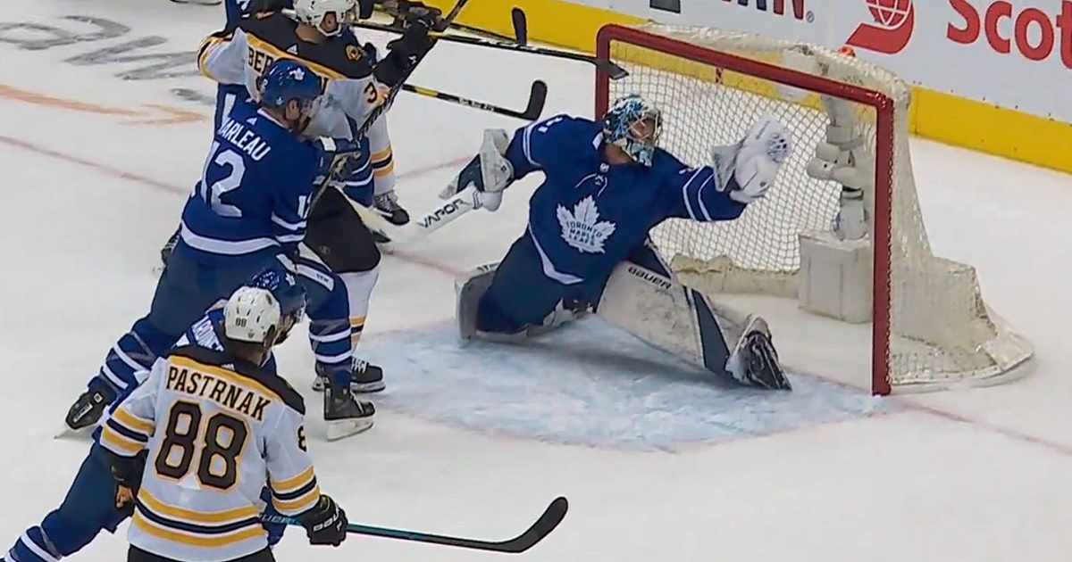 Frederik Anderson shocks Bergeron with one of his best saves of the year!