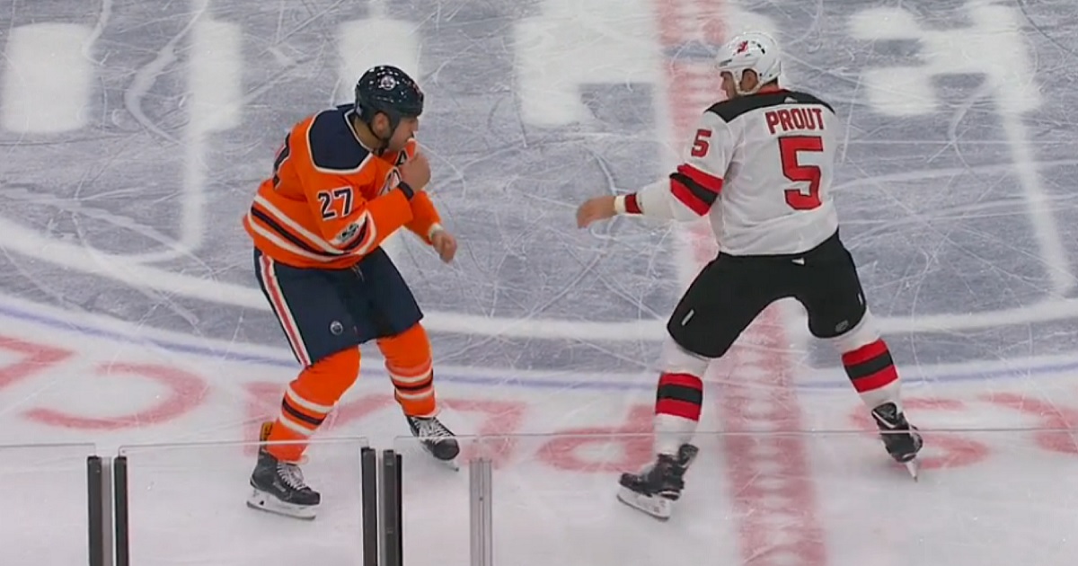 Lucic and Prout drop the gloves in heavyweight fight 