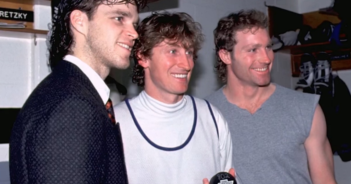  Throwback: Wayne Gretzky passes Gordie Howe's record for goals scored in the NHL.