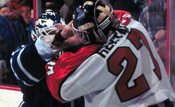 Throwback: NHL legends Ron Hextall and Felix Potvin go toe to toe.