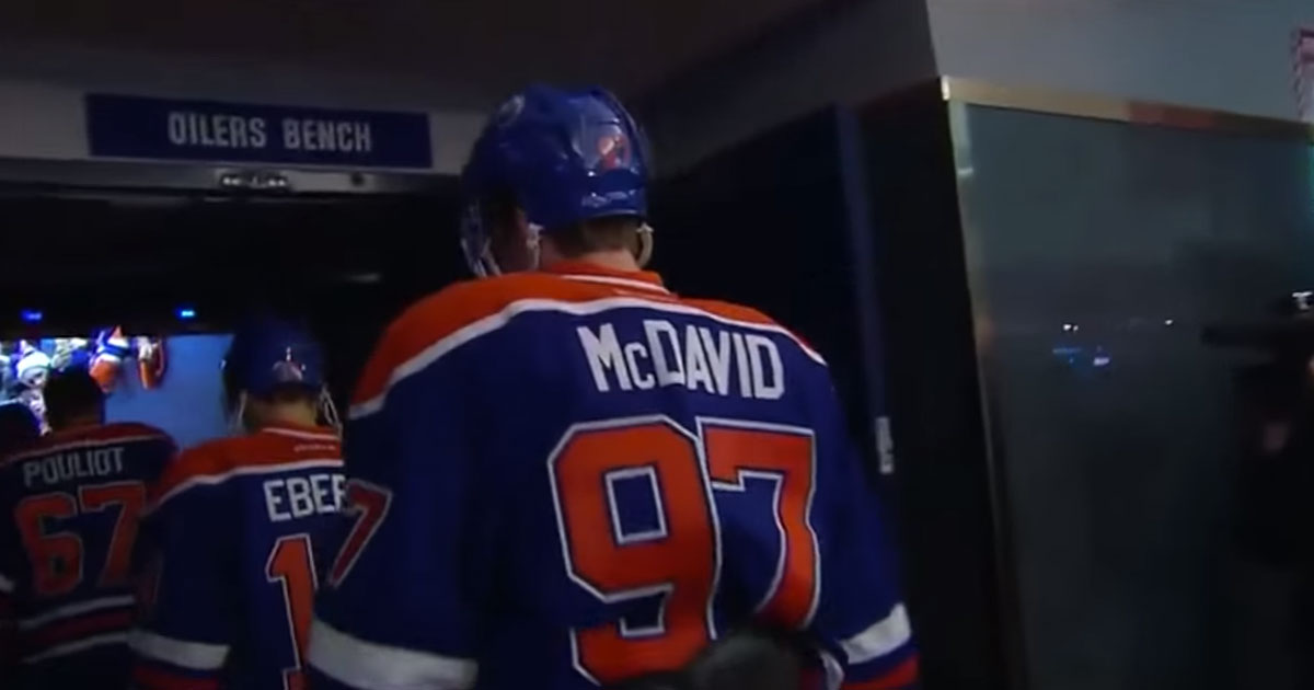 Must See: Connor McDavid shows everyone why he is the best player on Earth!