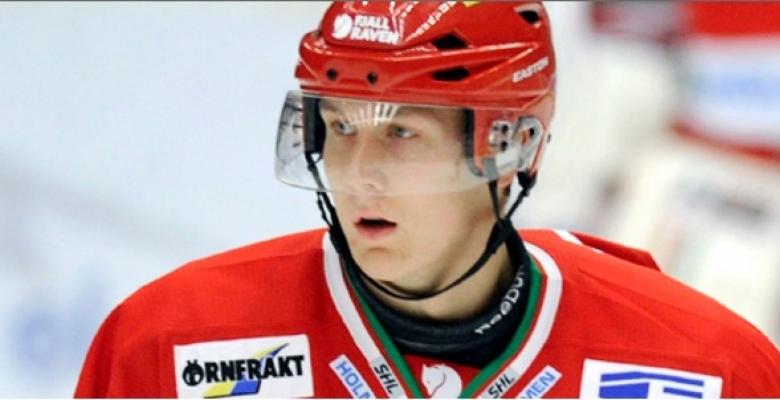 (VIDEO): Prospect blindsides his opponent with a vicious headshot.