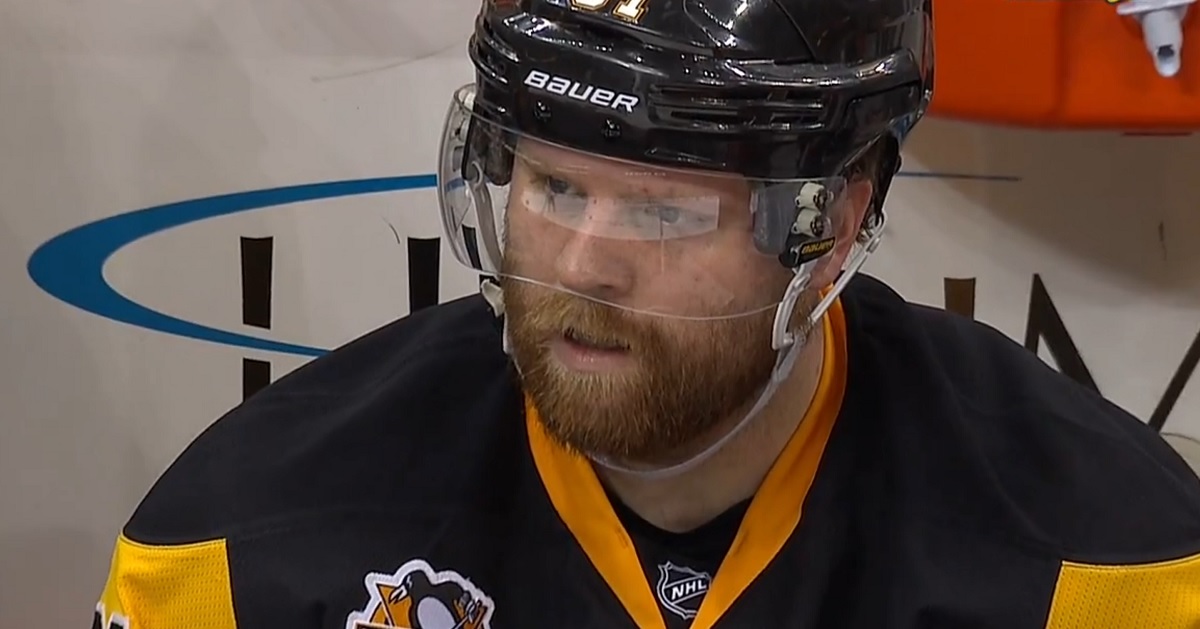 After fighting on the bench, Malkin feeds Kessel for the only goal of the game!