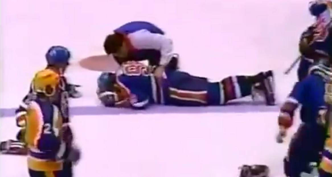Throwback: Dave Taylor drops Wayne Gretzky with one punch in November of 1985.
