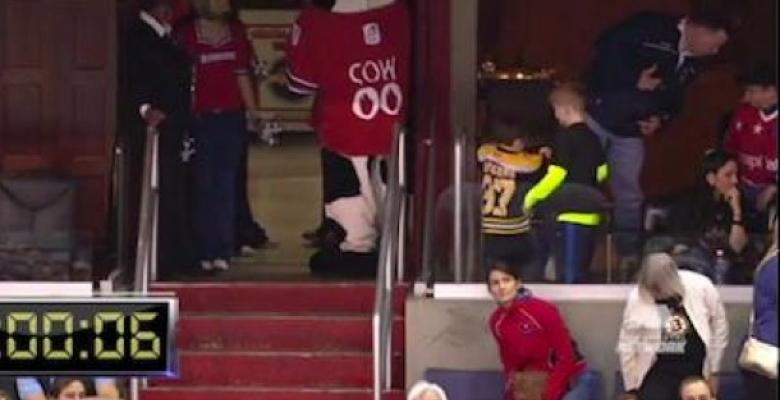 (VIDEO): Young Bruins fans manage to scam the Capitals!