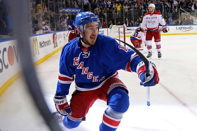 Dabbing During Pushups: Kevin Hayes