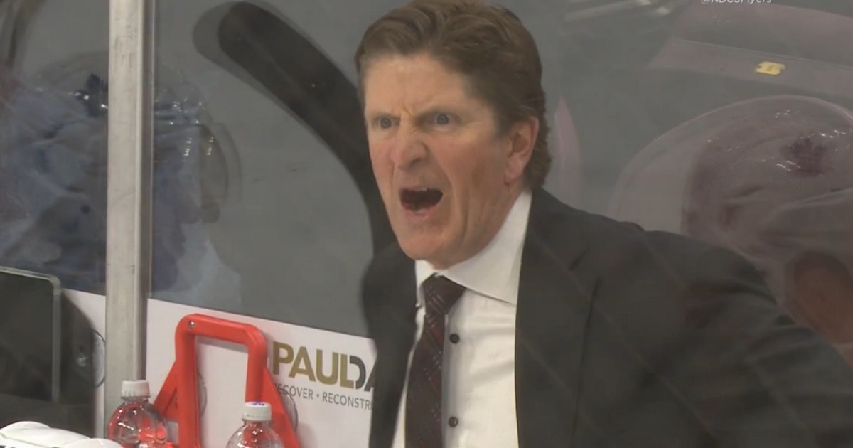 Mike Babcock goes off on linesman after he cost the Leafs a goal. 