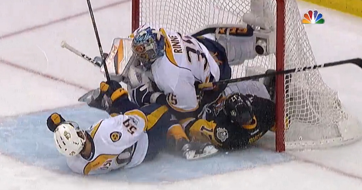 Pekka Rinne gets run over by two different players in huge collision. 