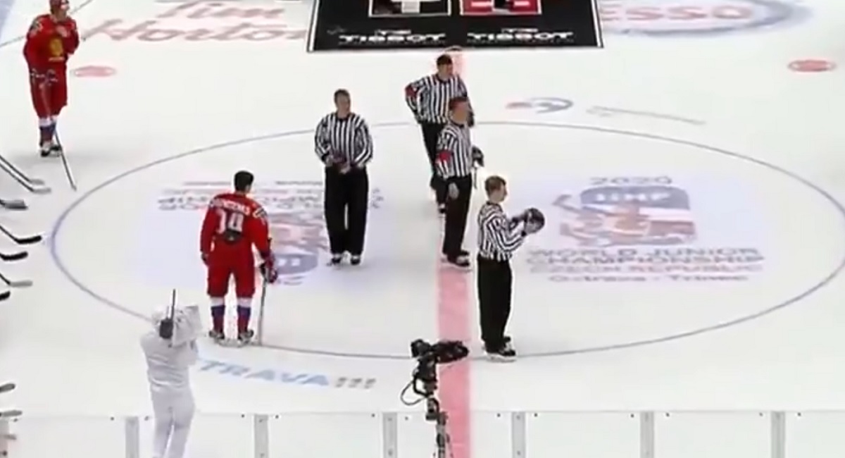 Canada's captain disrespects the Russian Anthem at the World Juniors.