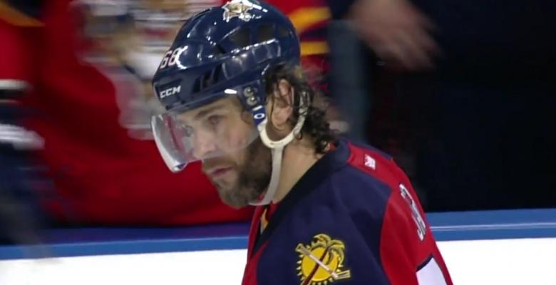 Jagr takes out Clutterbuck with a hit to the head away from the play.