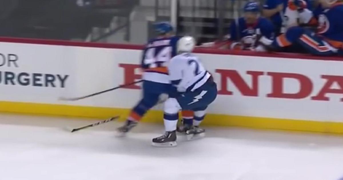Lightning player leaves game after elbow to head