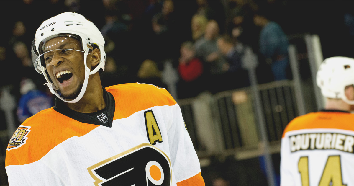 Video : Simmonds' backhand opens scoring