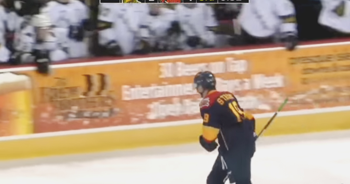 Gotta see it : Player steals his opponent stick and then score goal.