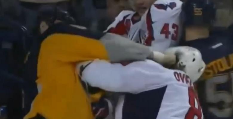 Video: Weber throws several punches at Ovechkin's head!