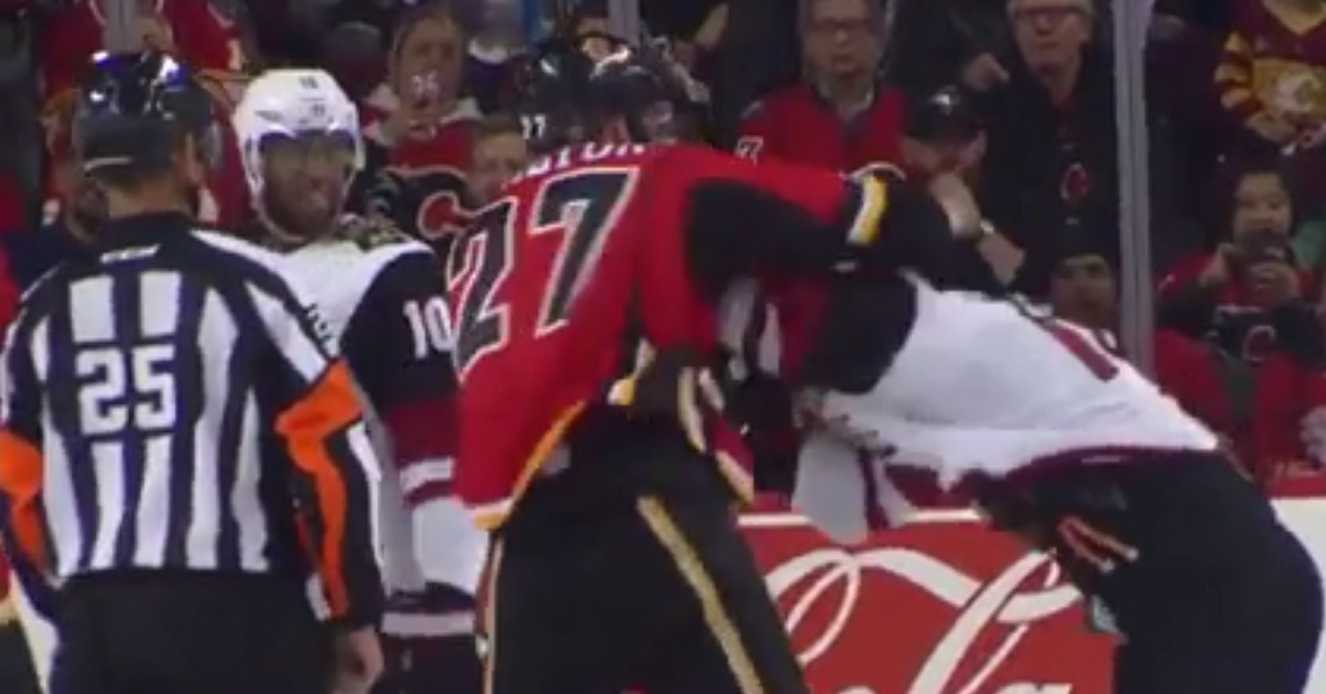5'9 Max Domi drops the gloves with 6'6 Dougie Hamilton!