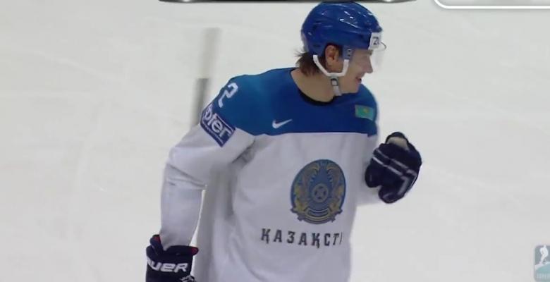 Player scores an unbelievable goal from his own blueline.