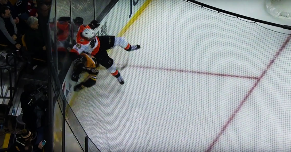 Breaking: Bruins defenceman left the game with Upper-body injury!