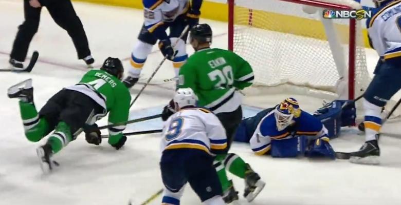 Elliott saves his best save of the series for Game 7.