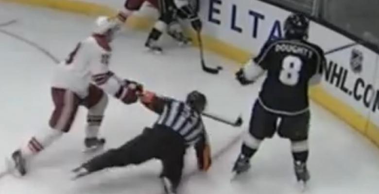 Video: Referee takes a hit in the back and loses a tooth.