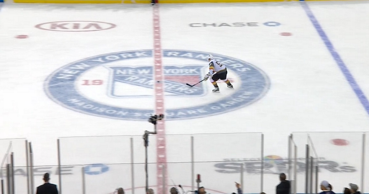 David Perron takes the first penalty shot in Golden Knights history. 