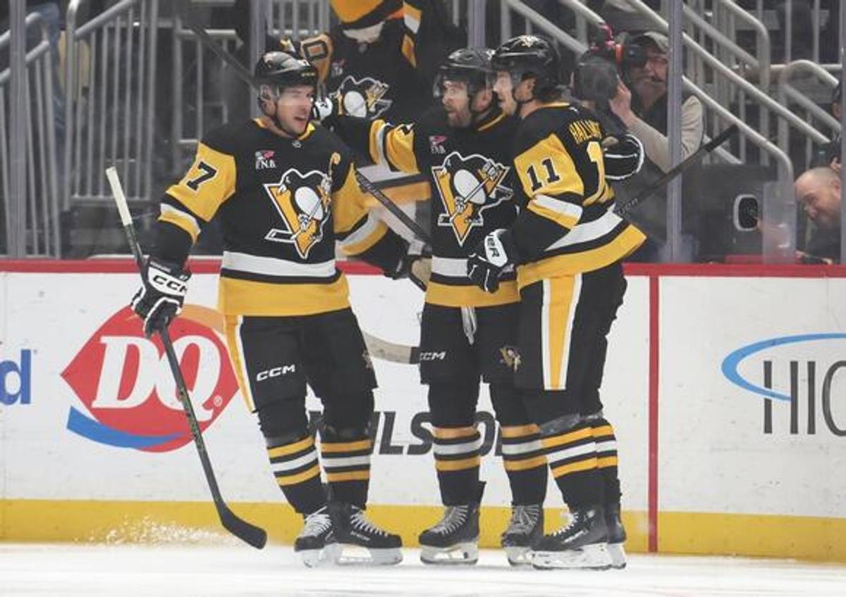 Sidney Crosby, Bryan Rust and Filip Hallander 
