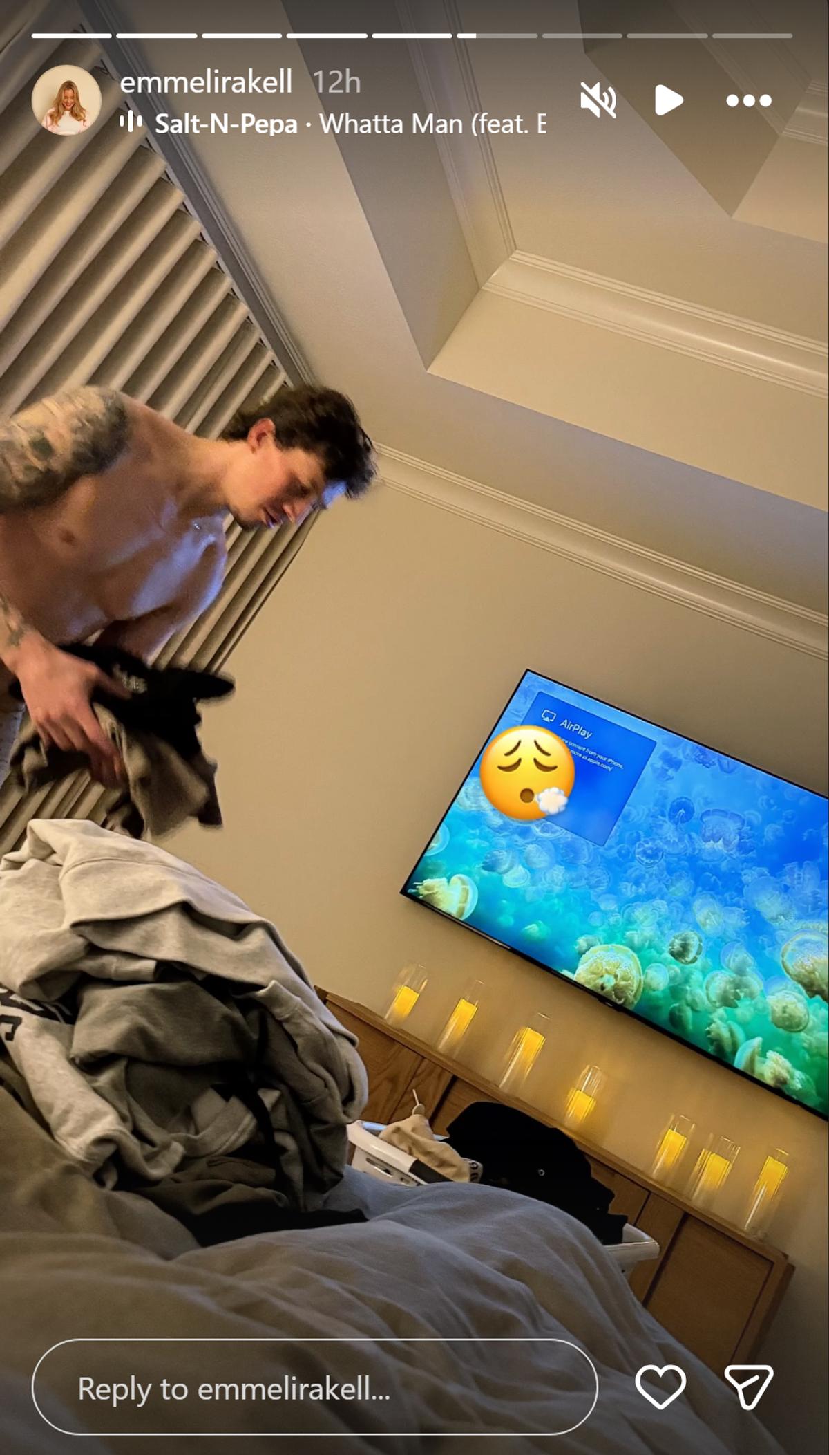 Rickard Rakell-Wife-Folding