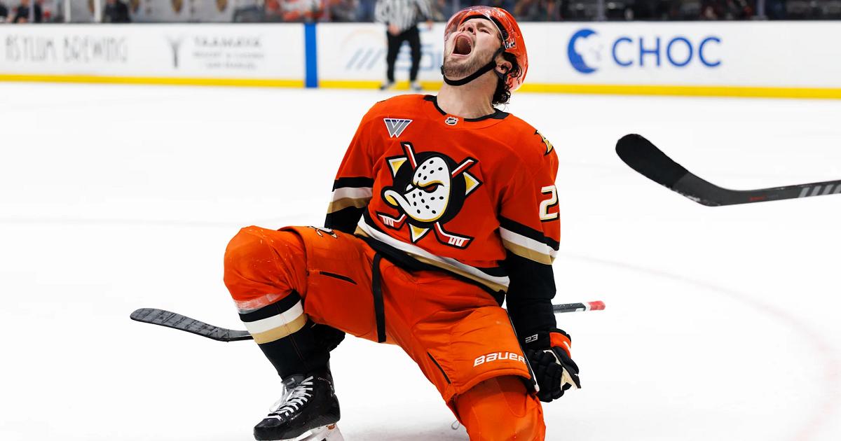 Mason McTavish-Ric Tapia-Getty-Feat