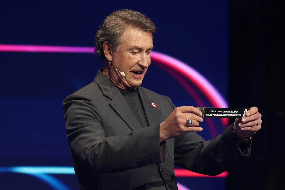 Wayne Gretzky at 2026 FIFA World Cup Draw.